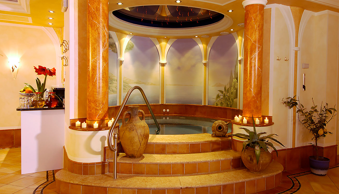 Foto des Whirlpools im Wellnessbereich des Hotel Tannenhof